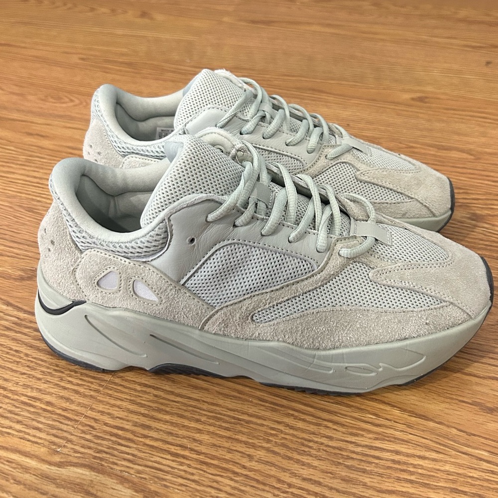 [NEED GONE, SEND OFFERS] Yeezy Boost 700 Salt